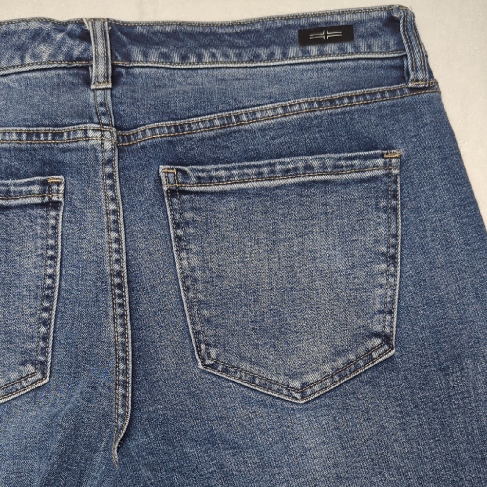 Liverpool Hannah Flare High Rise Distressed Hem Medium Wash Women's 12 / 31